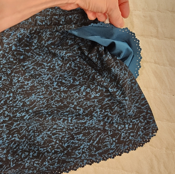 Lululemon Womens Blue Black Abstract Drawstring Waist Athletic Shorts Size 4 - Picture 8 of 8